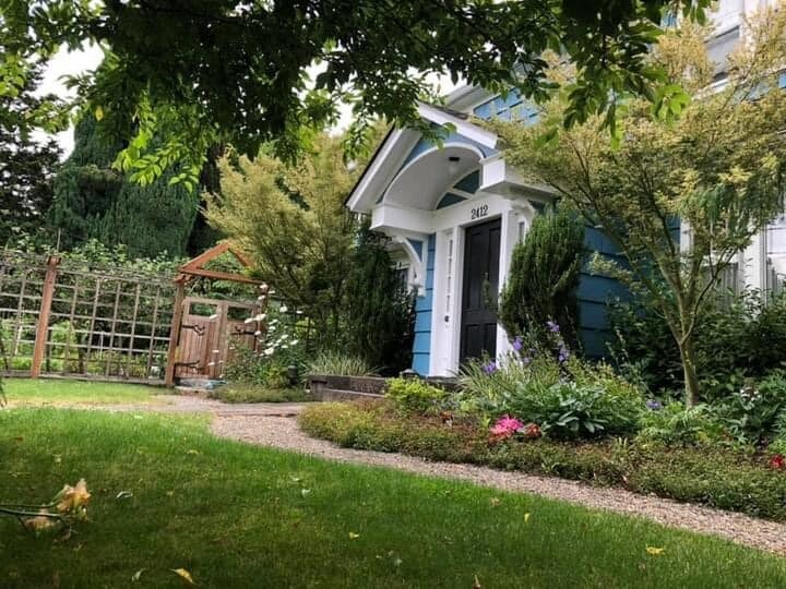 2412 Columbia St SW, Unit 2412 B in Olympia, WA - Building Photo