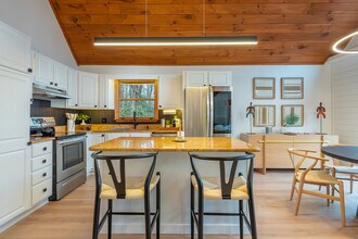 416 W Ridge Dr in Burnsville, NC - Building Photo - Building Photo