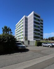 14650 Sherman Way in Los Angeles, CA - Building Photo - Building Photo