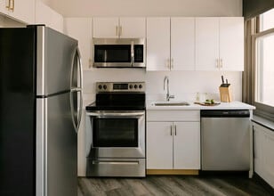 Hotel Houze - Month to Month Lease in Detroit, MI - Building Photo - Building Photo