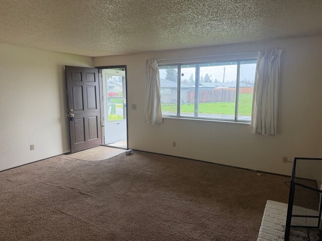 5040 E St in Springfield, OR - Building Photo - Building Photo