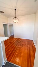 202 Lafayette St, Unit 3 in Jefferson City, MO - Foto de edificio - Building Photo