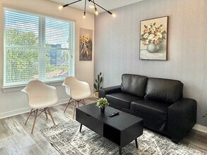 525 Parkway Dr NE in Atlanta, GA - Foto de edificio - Building Photo