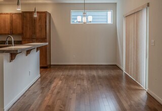 15818 14th Ave W in Lynnwood, WA - Foto de edificio - Building Photo