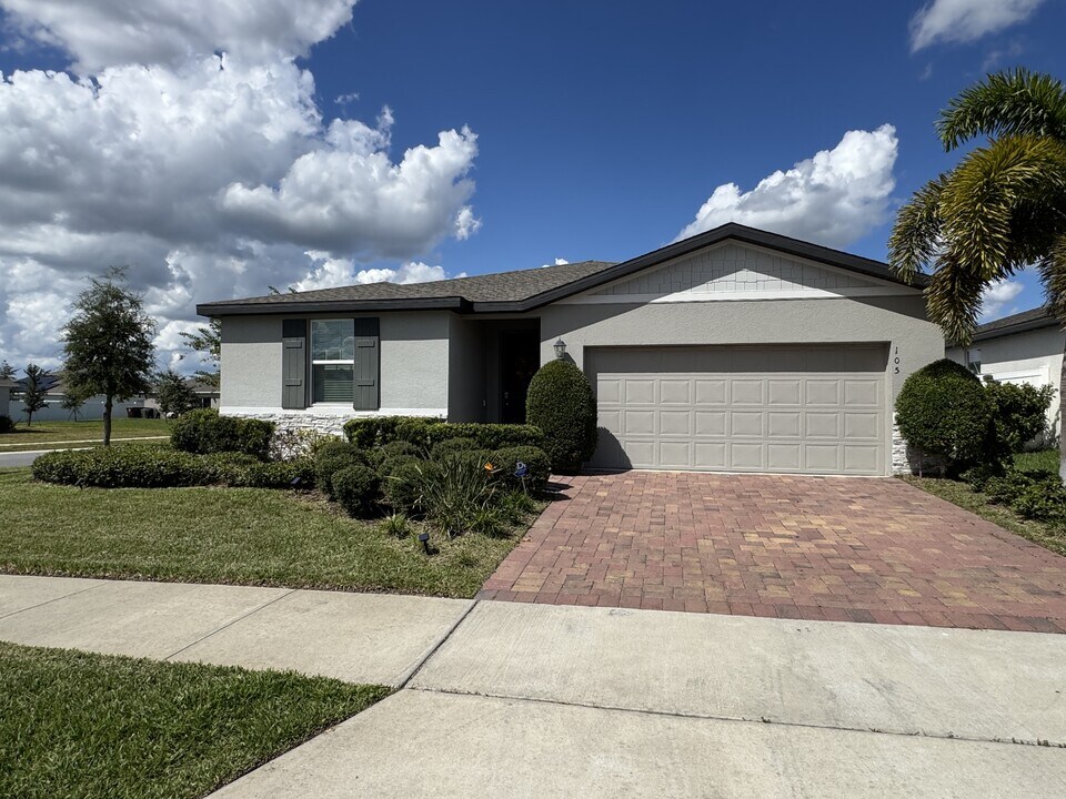 105 Towns Cir in Haines City, FL - Building Photo