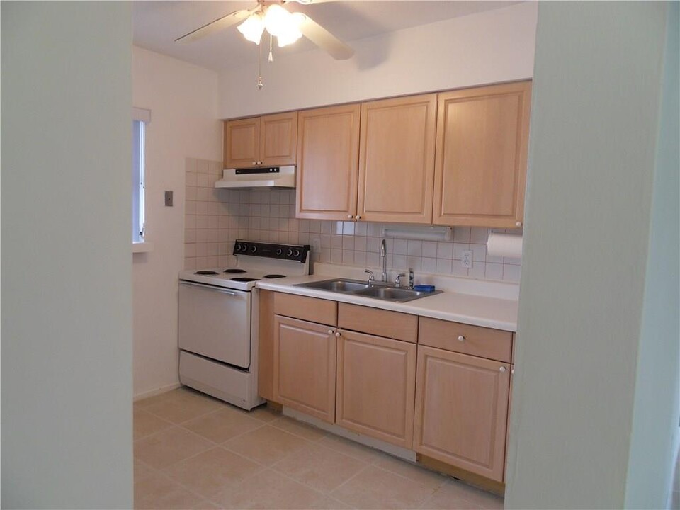 1950 NE 34th St in Lighthouse Point, FL - Building Photo