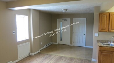 527 Midland Ave in Midland, PA - Building Photo - Building Photo