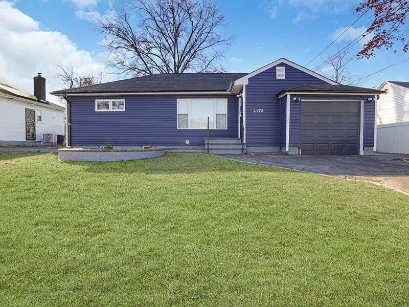 2173 Renfrew Ave in Elmont, NY - Building Photo