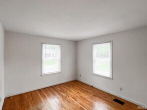 330 N Roosevelt St in Bloomington, IN - Building Photo - Building Photo