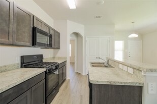 2417 Carp Dr in Conroe, TX - Building Photo