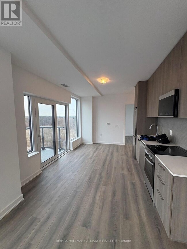 7439 Kingston Rd in Toronto, ON - Building Photo - Building Photo