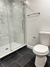 252 Newbury St, Unit #4 in Boston, MA - Foto de edificio - Building Photo