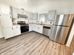 776 Alvey Ct in Greenwood, IN - Building Photo - Building Photo