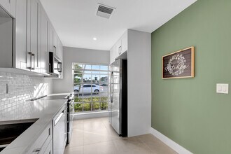 13602 Vía Flora in Delray Beach, FL - Building Photo - Building Photo