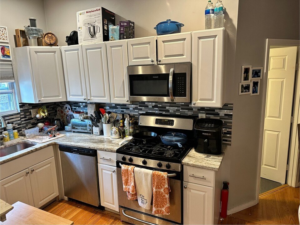 423 E 3rd St, Unit 1 in Boston, MA - Foto de edificio