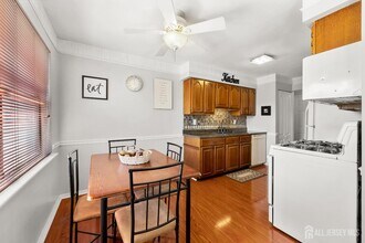 131 Beverly Hl Ter in Woodbridge Township, NJ - Building Photo - Building Photo