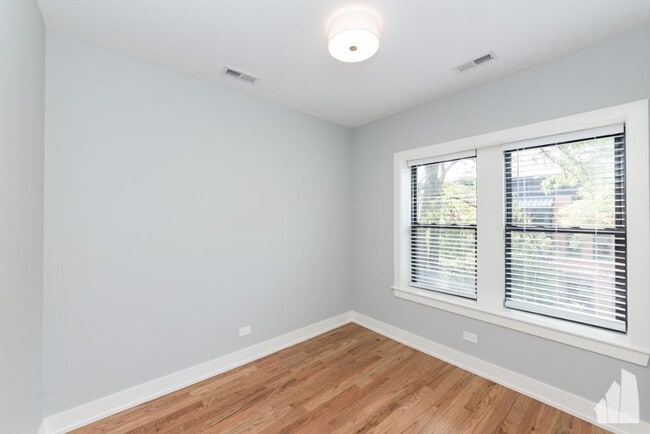 2105 N Sedgwick St in Chicago, IL - Building Photo - Building Photo