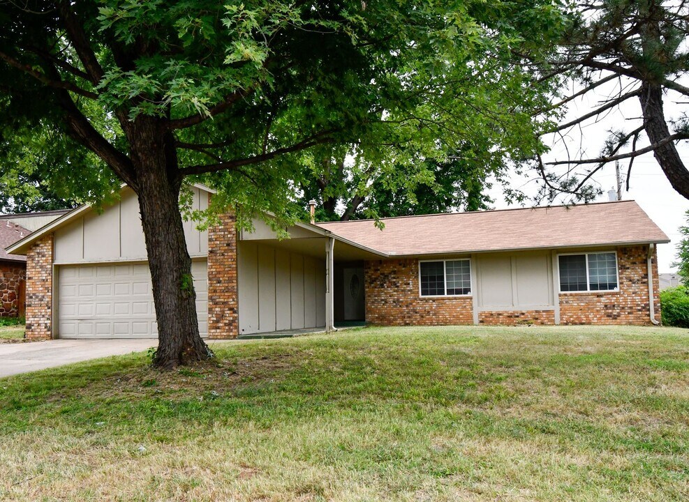 108 W Gulfport St in Broken Arrow, OK - Building Photo
