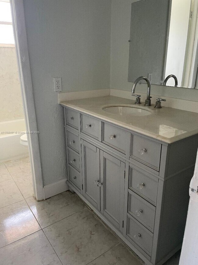 2463 NW 179th St in Miami Gardens, FL - Building Photo - Building Photo