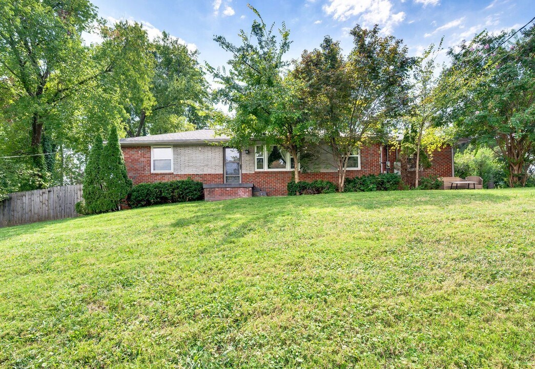 4809 Lynn Dr in Nashville, TN - Building Photo