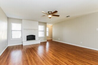 3713 Longstraw Dr in Fort Worth, TX - Building Photo - Building Photo