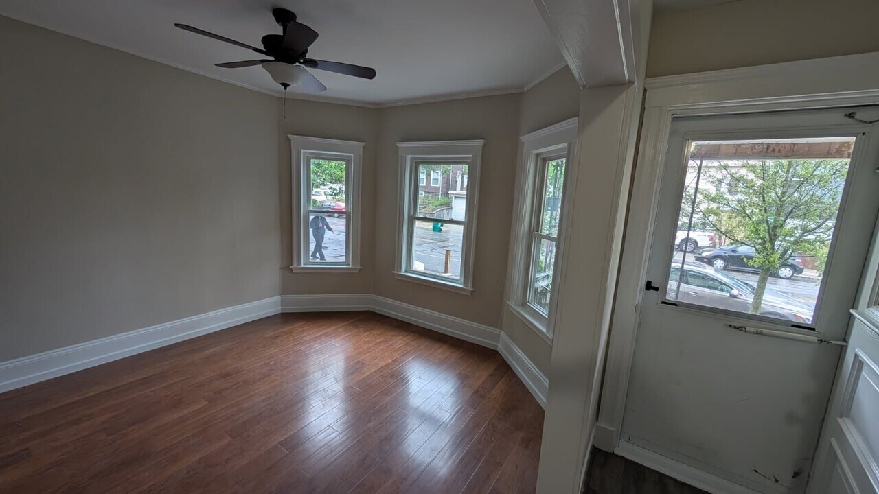 294 Boston Ave, Unit 1 in Medford, MA - Building Photo