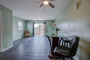 2117 Giuffrias Ave in Metairie, LA - Building Photo