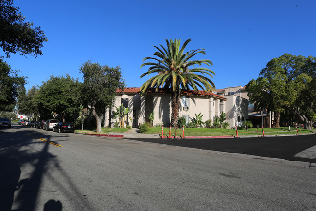 1111 E Lexington Dr in Glendale, CA - Foto de edificio - Building Photo