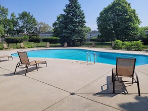 Light Road Apartments in Oswego, IL - Building Photo - Building Photo