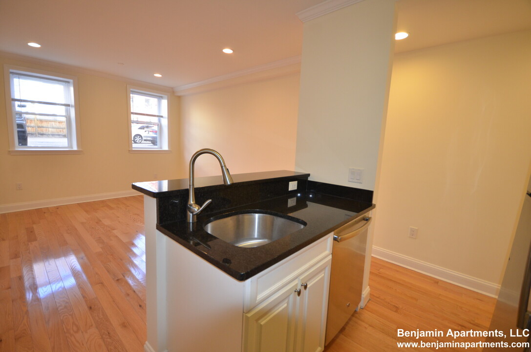 1 Chauncy St, Unit 19 in Cambridge, MA - Building Photo