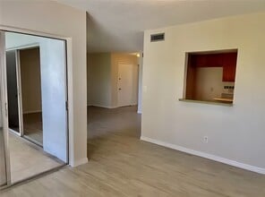 831 N Keene Rd, Unit C in Clearwater, FL - Building Photo - Building Photo