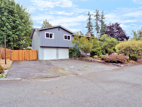 12724 79th Ct NE in Kirkland, WA - Building Photo - Building Photo