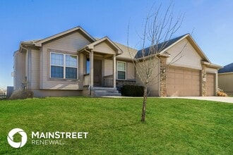 1605 Fairway Ct in Pleasant Hill, MO - Building Photo - Building Photo