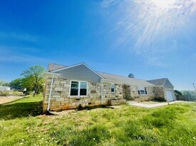 63 Shelor Dr in Lynchburg, VA - Building Photo