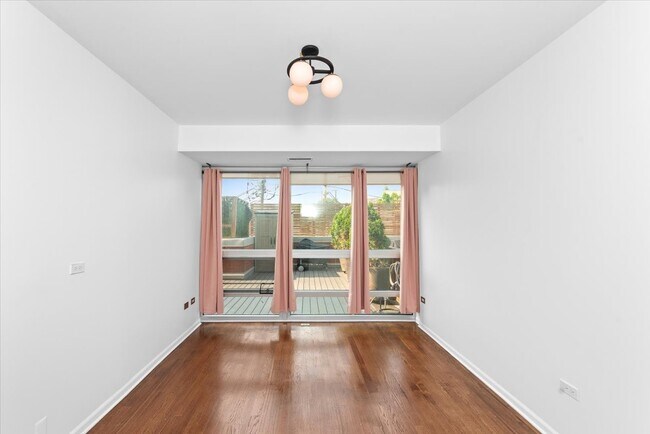 property at 744 W Fullerton Ave