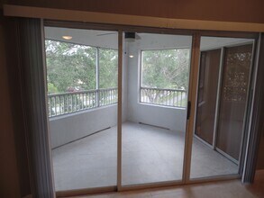 2810 N Oakland Forest Dr in Oakland Park, FL - Building Photo - Building Photo