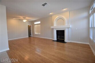 2111 Fountain Springs Dr in Henderson, NV - Building Photo - Building Photo