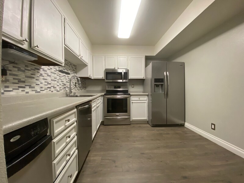 3930 University Center Dr in Las Vegas, NV - Building Photo