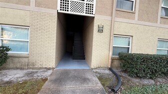 2416 Swailes Dr, Unit GE in Orlando, FL - Building Photo