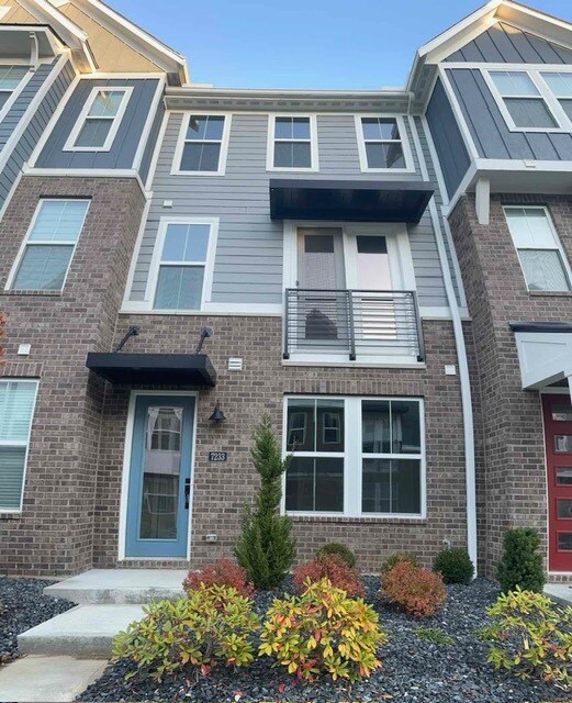 7233 Otley Dr in West Chester, OH - Building Photo