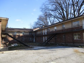 Oakwood Apartments in Memphis, TN - Building Photo - Building Photo