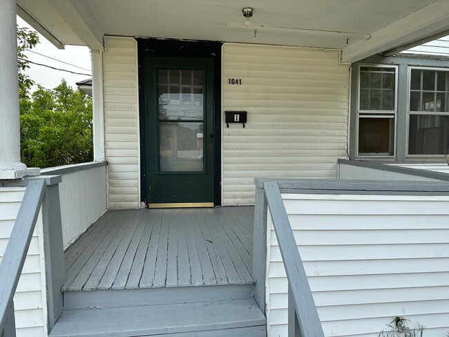 property at 1041 Cassopolis St