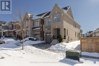 25 Christine Elliott Ave in Whitby, ON - Building Photo - Building Photo