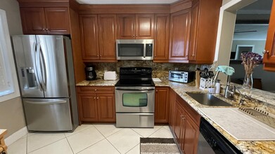 6935 Huntington Ln in Delray Beach, FL - Building Photo - Building Photo