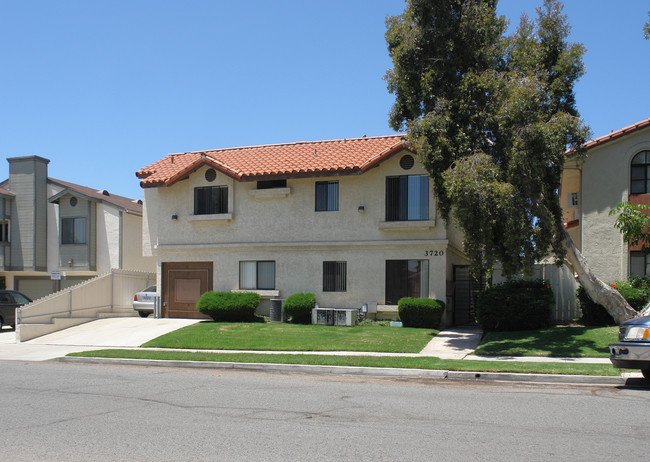 3720 Grim Ave in San Diego, CA - Foto de edificio - Building Photo