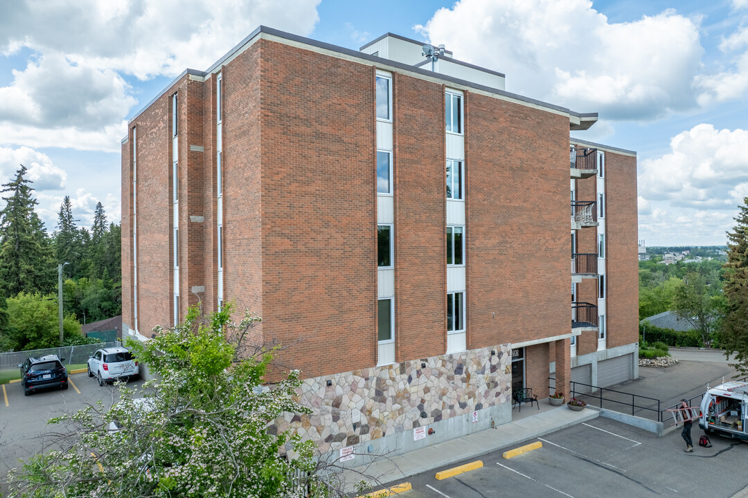 Michener Manor in Red Deer, AB - Building Photo