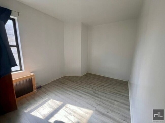 15 Lawrence St-Unit -4 in Yonkers, NY - Building Photo - Building Photo