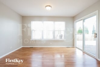 2325 N Salem Ln in Round Lake Beach, IL - Building Photo - Building Photo