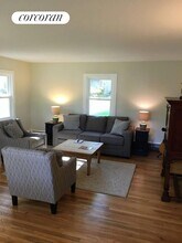 12 W Thomas St in Shelter Island, NY - Building Photo - Building Photo