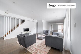 Private bedroom in 5 bed/3 bath Home in Chicago, IL - Building Photo - Building Photo